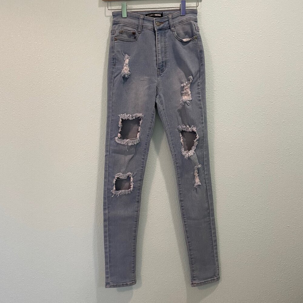 Fashion‎ Nova size 5/5 distressed jeans with stretch
